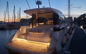 Puissance, Elegance Et Style, Yacht A Deauville